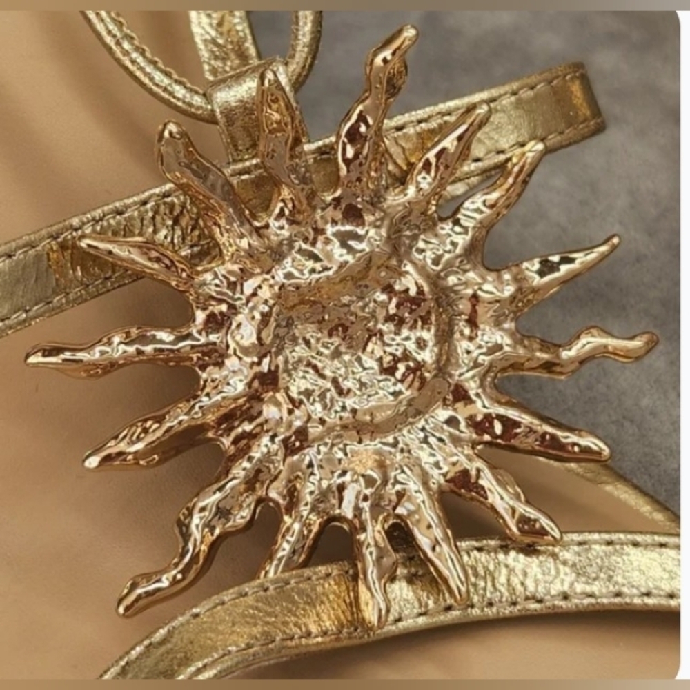 Gold Strappy Sandals 9.5 Metallic Boho Whimsical New - Picture 3 of 7